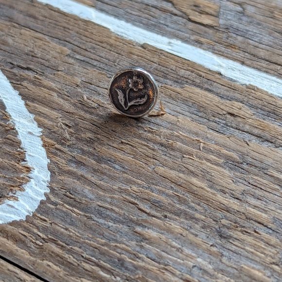 COPY - Pyrrha stud earring - Picture 4 of 6